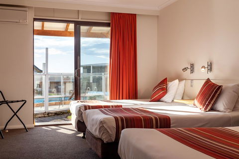 Beachfront Bicheno - Kingaroy Accommodation 1