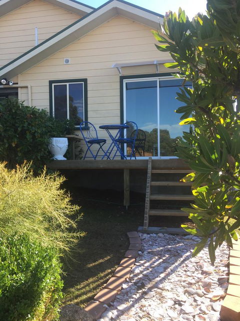 Bicheno Bell - Kingaroy Accommodation 7