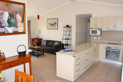 Front Row Beachfront - Kingaroy Accommodation 3