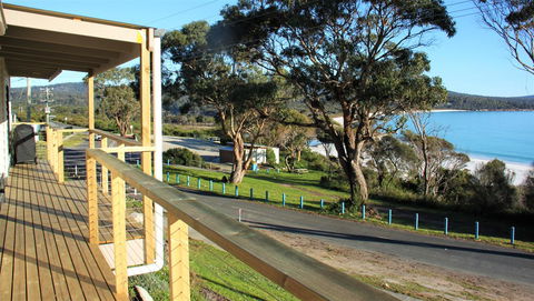 KINGFISHER COTTAGE Beachfront At The Binalong Bay - Kingaroy Accommodation 8
