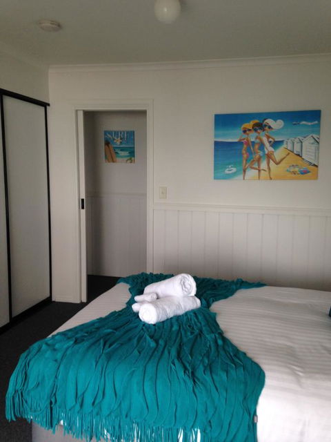 KINGFISHER COTTAGE Beachfront At The Binalong Bay - Kingaroy Accommodation 25