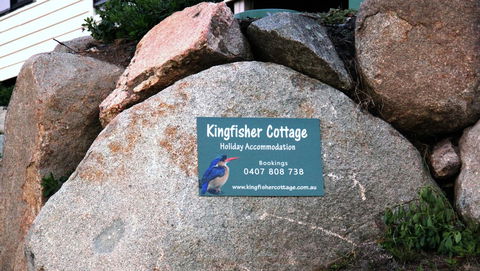 KINGFISHER COTTAGE Beachfront At The Binalong Bay - Kingaroy Accommodation 15