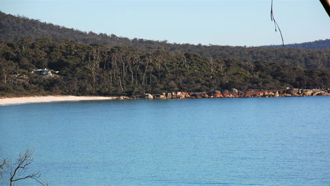 KINGFISHER COTTAGE Beachfront At The Binalong Bay - Kingaroy Accommodation 12