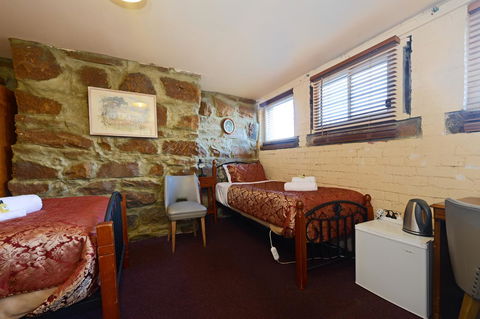 Edinburgh Gallery Bed & Breakfast - Kingaroy Accommodation 9