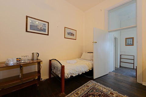 Edinburgh Gallery Bed & Breakfast - Kingaroy Accommodation 40