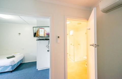 Pedder Wilderness Lodge - Kingaroy Accommodation 1