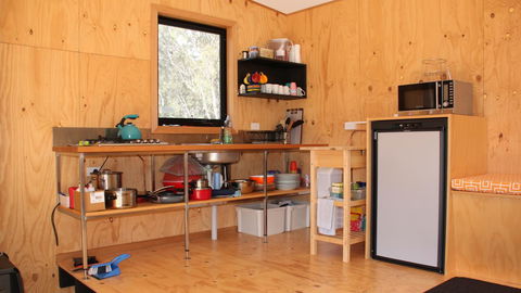 BAY OF FIRES ECO HUT Off Grid Experience At Binalong Bay - Kingaroy Accommodation 9