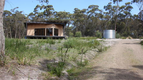 BAY OF FIRES ECO HUT Off Grid Experience At Binalong Bay - Kingaroy Accommodation 20