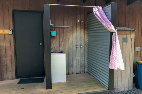 BAY OF FIRES ECO HUT Off Grid Experience At Binalong Bay - Kingaroy Accommodation 17