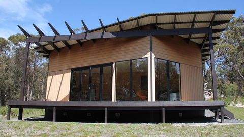 BAY OF FIRES ECO HUT Off Grid Experience At Binalong Bay - Kingaroy Accommodation 21