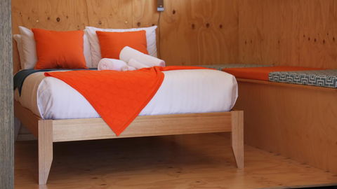 BAY OF FIRES ECO HUT Off Grid Experience At Binalong Bay - Kingaroy Accommodation 3