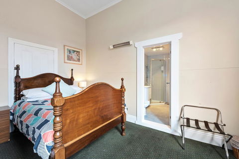 Empire Hotel Queenstown - Kingaroy Accommodation 1