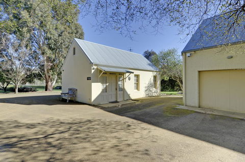 The Mill House Cottage - Kingaroy Accommodation 4