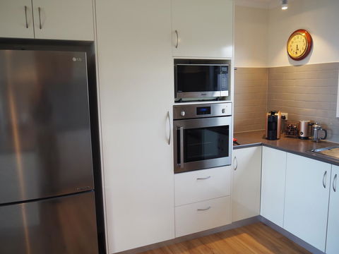 GRANITE BEACH HOUSE @ Bay Of Fires - Kingaroy Accommodation 11