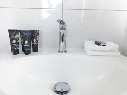 EMBRACING EVANDALE - Hosted By L'Abode Accommodation - Kingaroy Accommodation 24