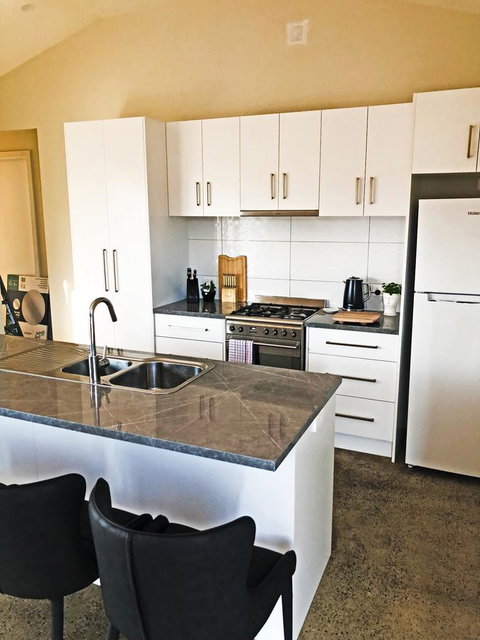 EMBRACING EVANDALE - Hosted By L'Abode Accommodation - Kingaroy Accommodation 18