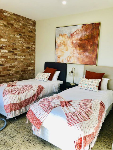 EMBRACING EVANDALE - Hosted By L'Abode Accommodation - Kingaroy Accommodation 4