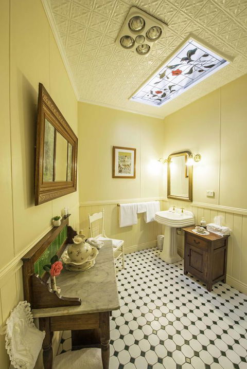 Touchwood Cottages - Kingaroy Accommodation 36