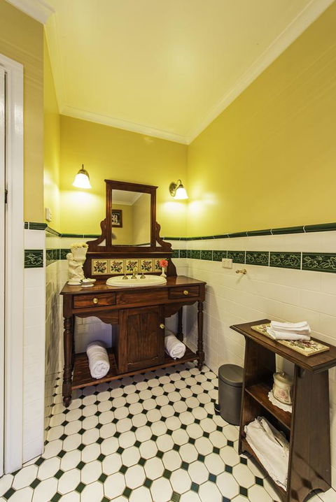 Touchwood Cottages - Kingaroy Accommodation 11