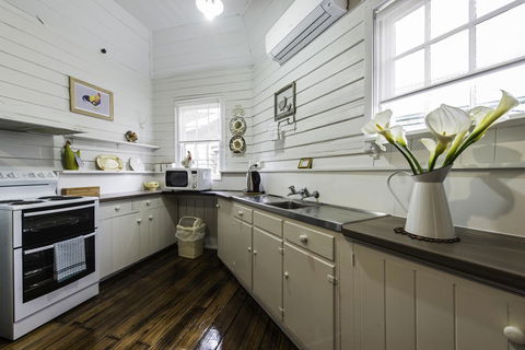 Touchwood Cottages - Kingaroy Accommodation 12