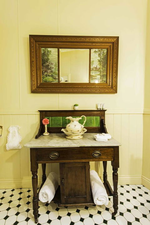 Touchwood Cottages - Kingaroy Accommodation 37