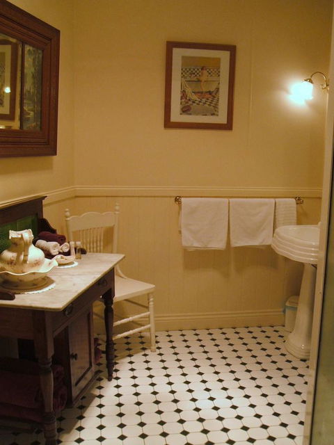 Touchwood Cottages - Kingaroy Accommodation 21