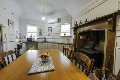 Touchwood Cottages - Kingaroy Accommodation 14