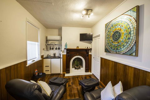 Touchwood Cottages - Kingaroy Accommodation 9