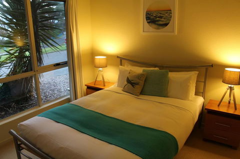Villa 2 Bay Of Fires - Kingaroy Accommodation 10