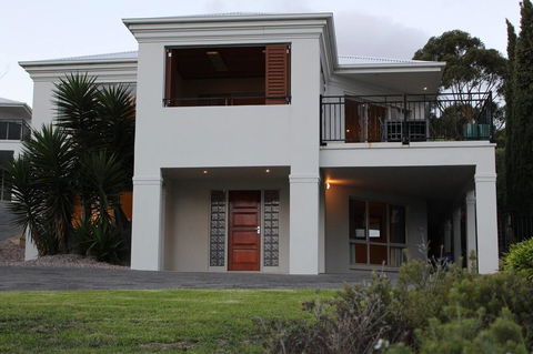 Villa 2 Bay Of Fires - Kingaroy Accommodation 7