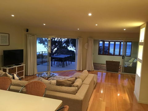 Villa 2 Bay Of Fires - Kingaroy Accommodation 4