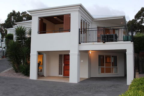 Villa 2 Bay Of Fires - Kingaroy Accommodation 11
