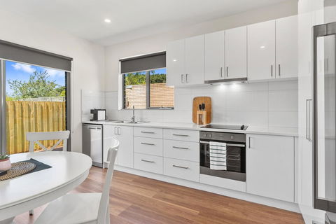 Rosewater Townhouses Dromana - Kingaroy Accommodation 8