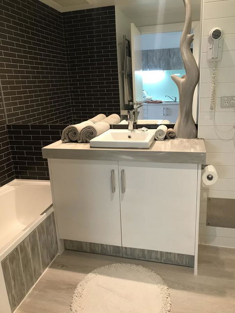 Lorne World - Kingaroy Accommodation 9