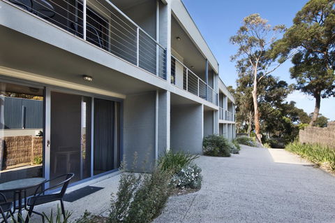 Lorne Surf Apartments - Kingaroy Accommodation 0