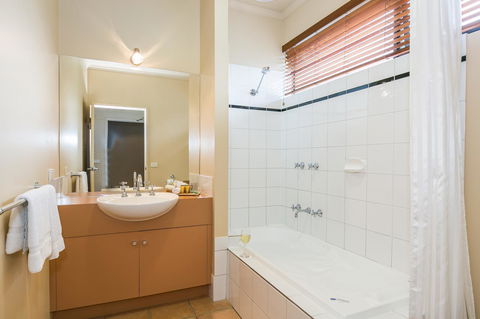 Lorne Surf Apartments - Kingaroy Accommodation 25