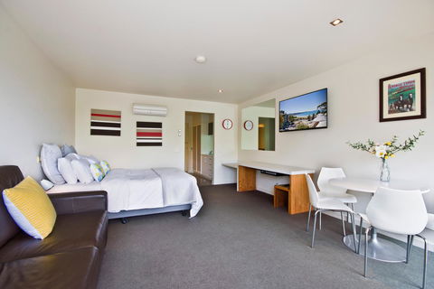 Lorne Bay View Motel - Kingaroy Accommodation 24