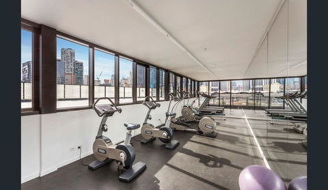 2Bedroom Apartment With Views In Docklands Next To CBD & Marvel Stadium - Kingaroy Accommodation 18