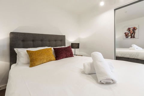 2Bedroom Apartment With Views In Docklands Next To CBD & Marvel Stadium - Kingaroy Accommodation 12