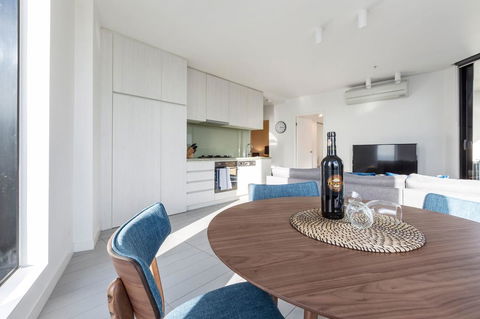 2Bedroom Apartment With Views In Docklands Next To CBD & Marvel Stadium - Kingaroy Accommodation 3