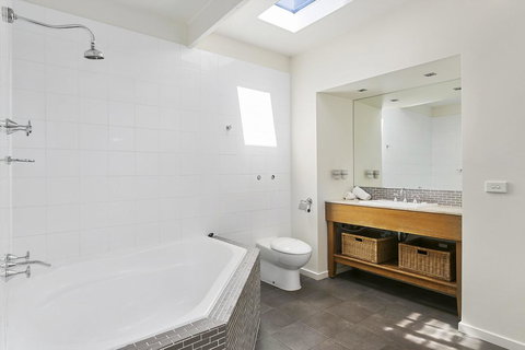 Front Beach House - Kingaroy Accommodation 22