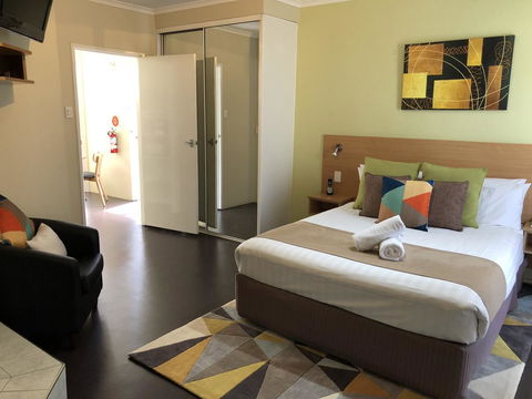 Ciloms Airport Lodge - Kingaroy Accommodation 2