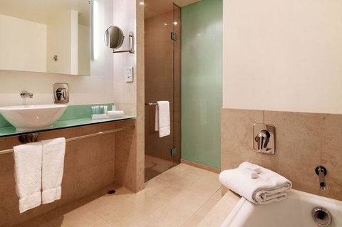 PARKROYAL Melbourne Airport - Kingaroy Accommodation 42
