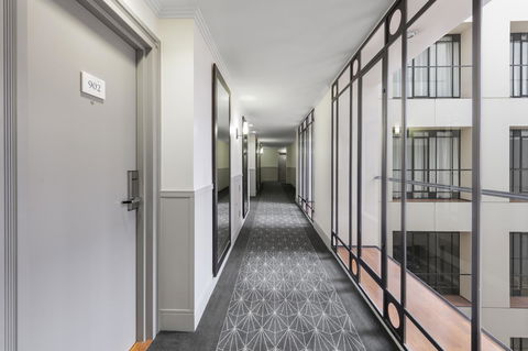 The Savoy Hotel On Little Collins Melbourne - Kingaroy Accommodation 21