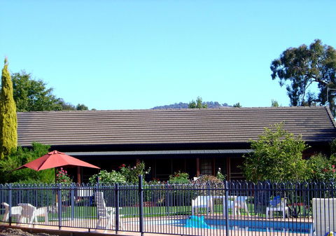 Greenvale Holiday Units - Kingaroy Accommodation 16
