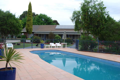 Greenvale Holiday Units - Kingaroy Accommodation 6