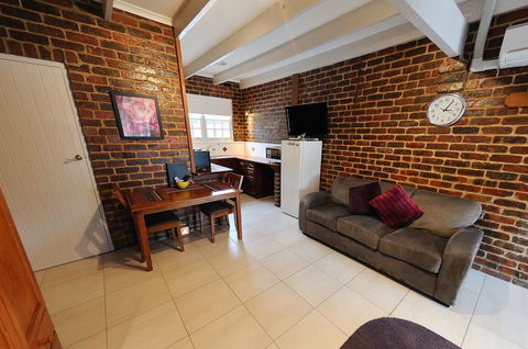 Greenvale Holiday Units - Kingaroy Accommodation 7