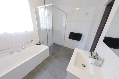 Greenvale Holiday Units - Kingaroy Accommodation 2