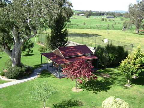Greenvale Holiday Units - Kingaroy Accommodation 11