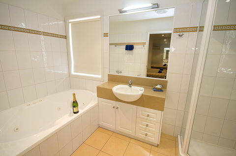 Anchorage Motel & Villas Lorne - Kingaroy Accommodation 23